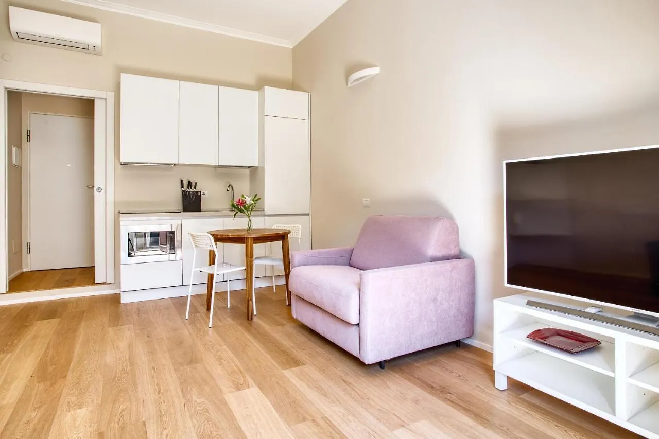 Apartment Joivy Cute Central Studio Milan